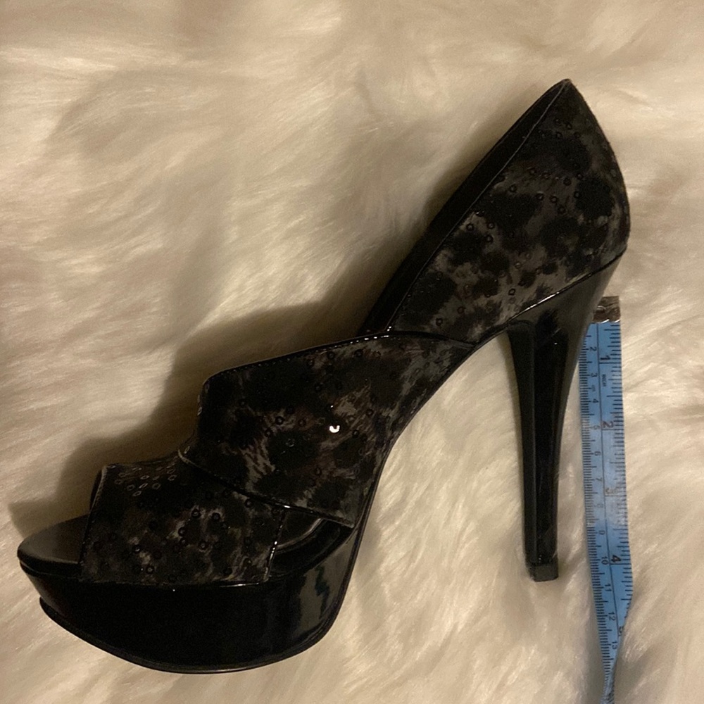 Guess‎ High Heal shoes - Picture 3 of 12